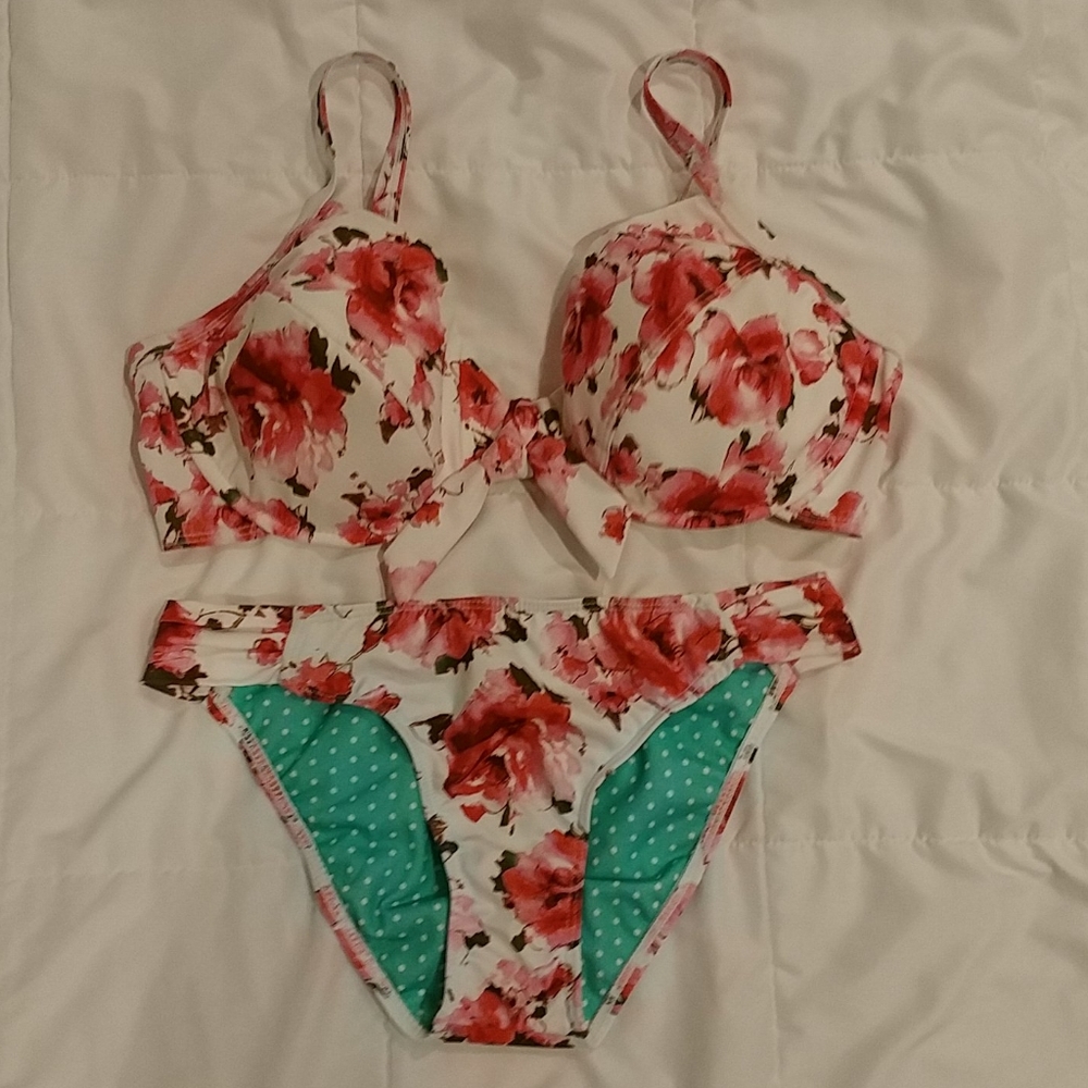 Guess Floral Bikini NWT